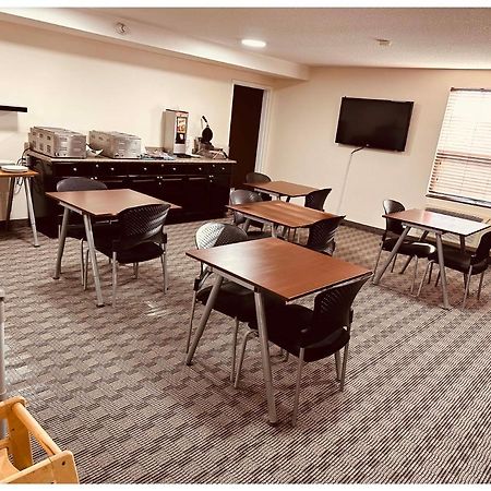 Aurora Park Inn & Suites Dawson Creek Ngoại thất bức ảnh