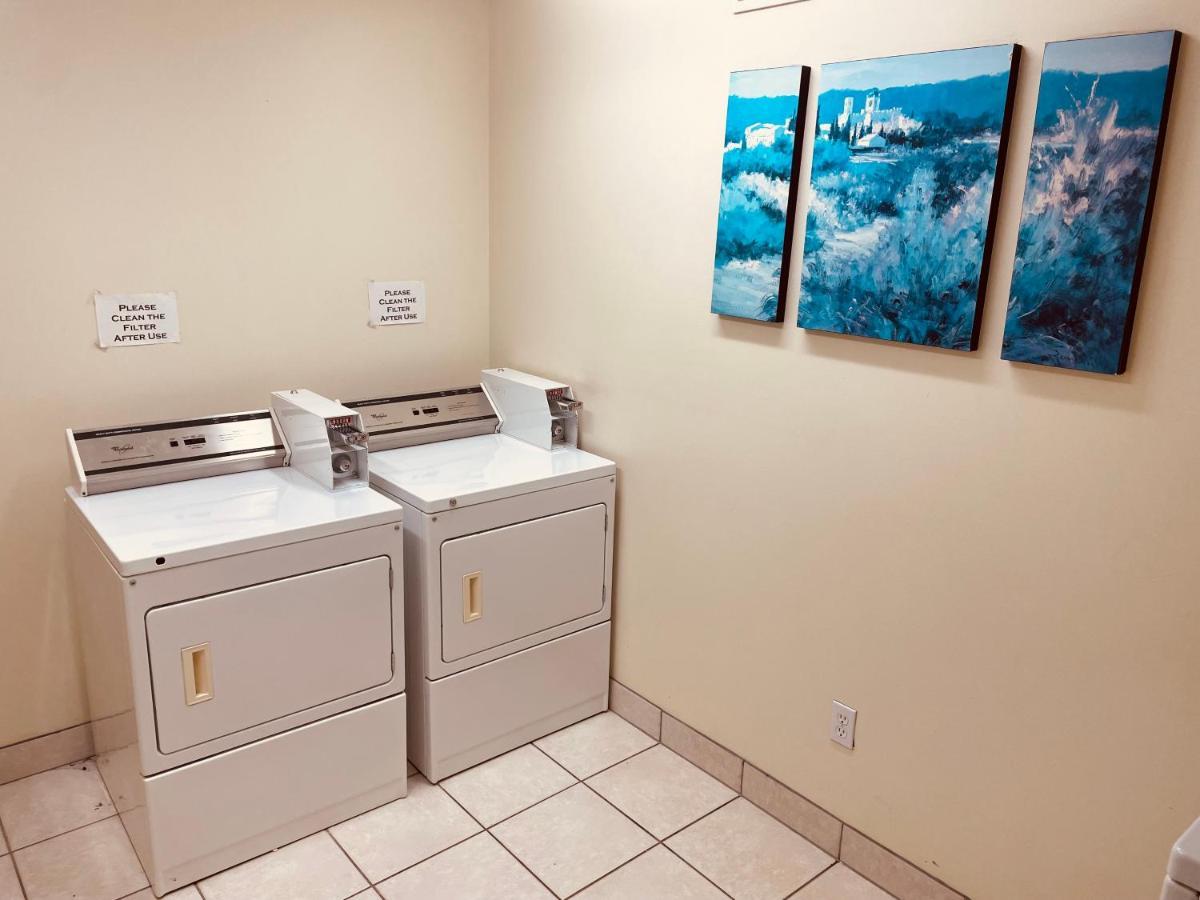 Aurora Park Inn & Suites Dawson Creek Ngoại thất bức ảnh