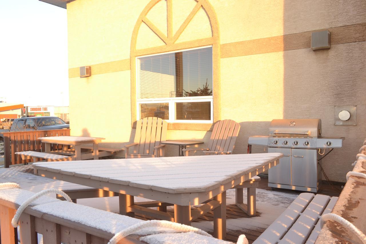Aurora Park Inn & Suites Dawson Creek Ngoại thất bức ảnh