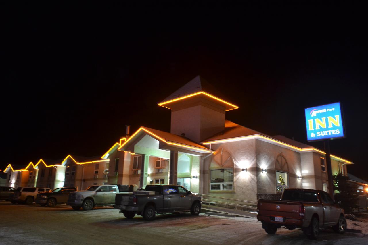 Aurora Park Inn & Suites Dawson Creek Ngoại thất bức ảnh