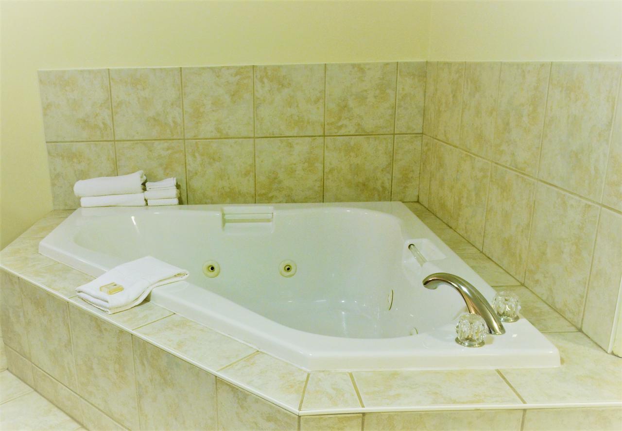 Aurora Park Inn & Suites Dawson Creek Ngoại thất bức ảnh